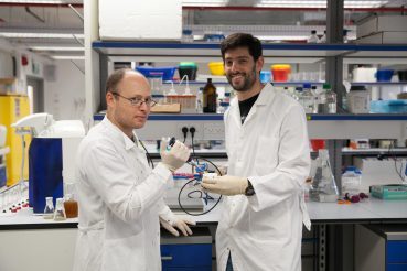 Gadiel Saper (right) and Dan Kallmann at the GTEP Hydrogen Technologies laboratory