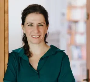 Dr. Naama Lang-Yona